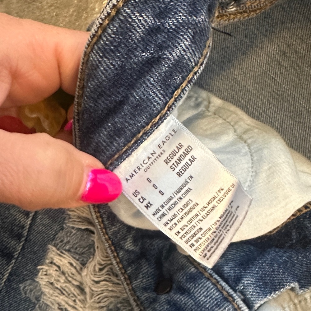 Distressed American Eagle jeans size 0 - Picture 3 of 4